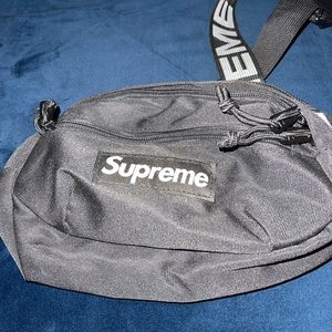 Supreme waiste bag!!!